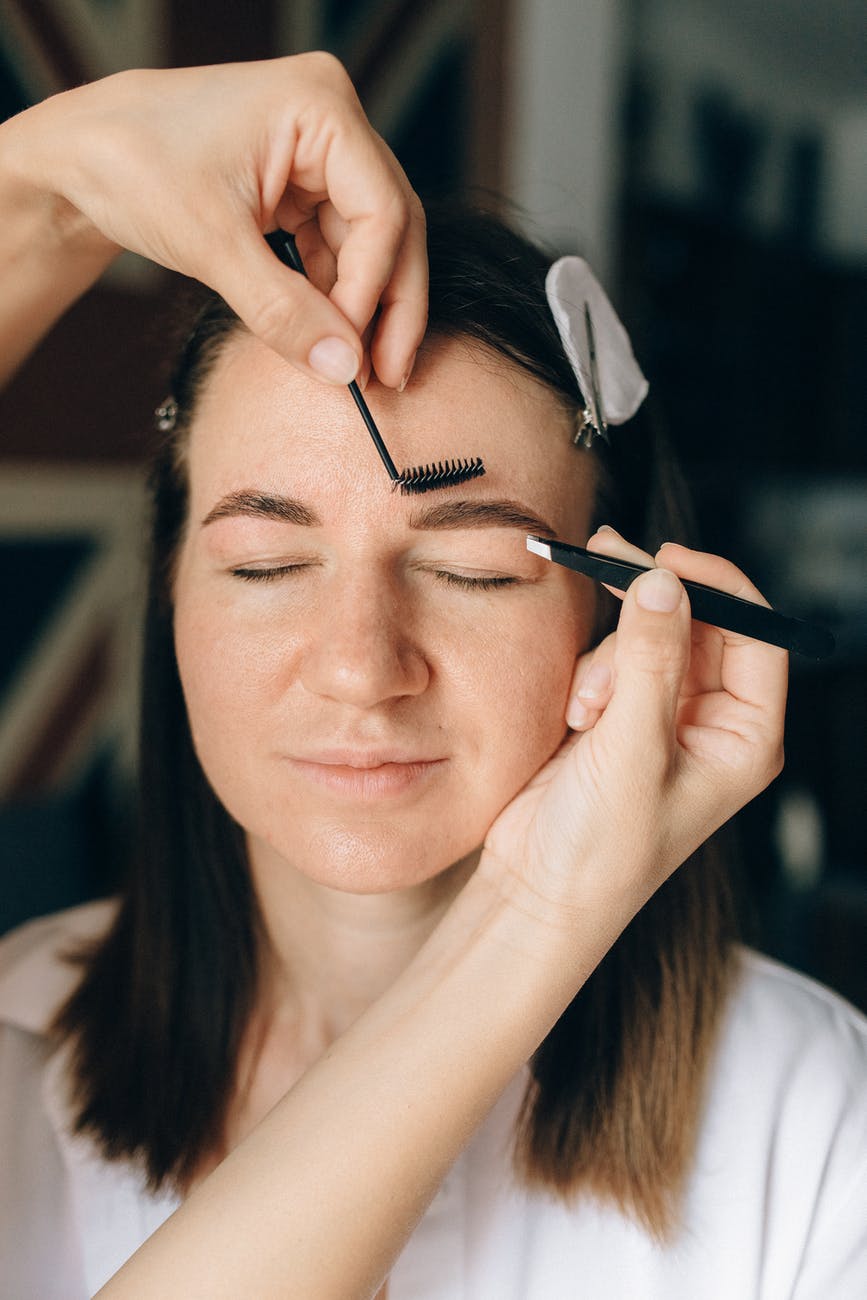 Eyebrow hair transplant